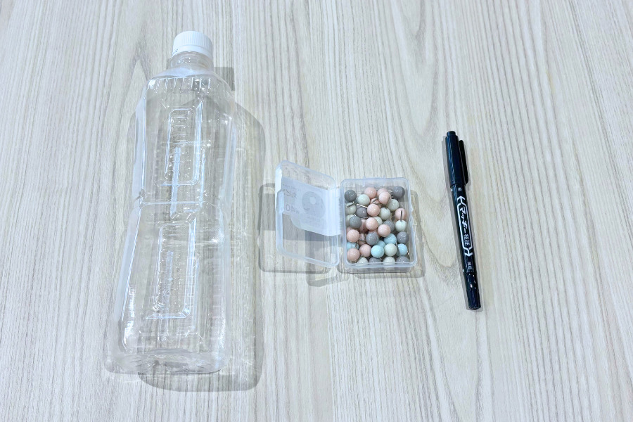 ペットボトル蛇口の材料を並べたところ