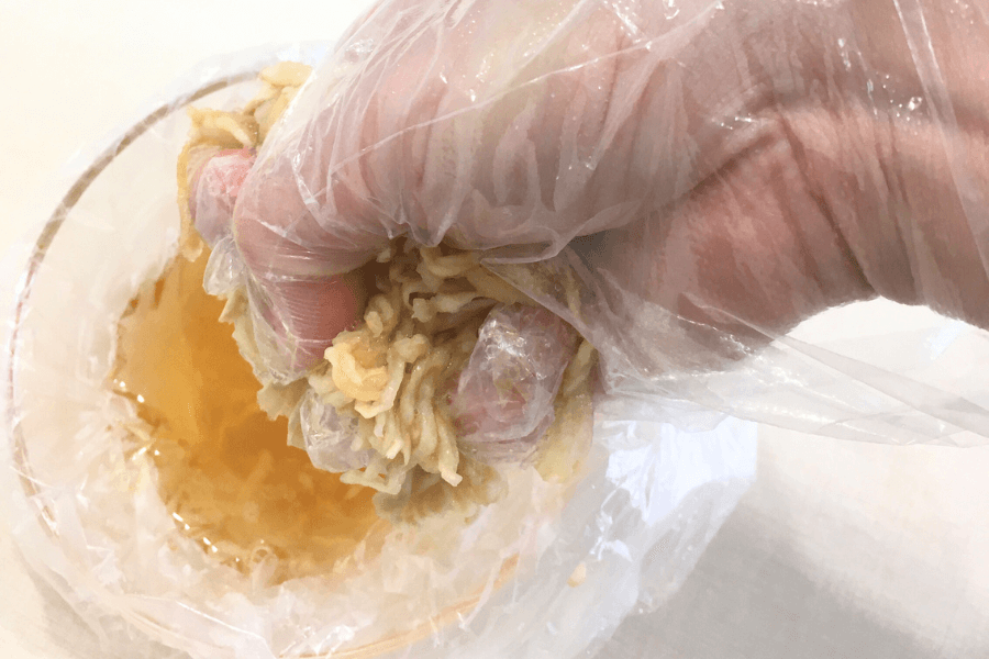 切り干し大根をしぼる