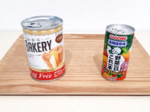 缶入りパンと長期保存野菜ジュース缶