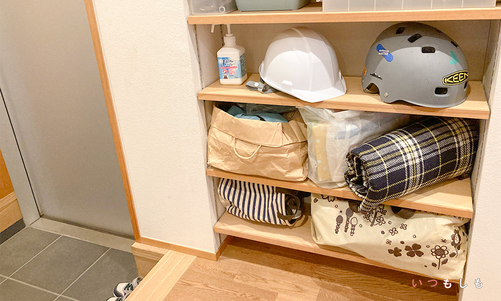 ヘルメットの収納例1