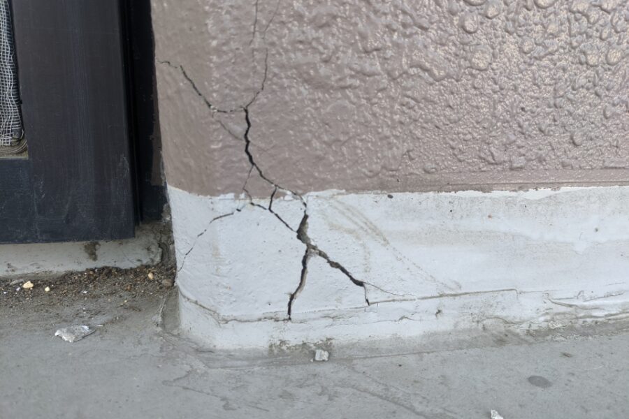 地震被害を受けたマンション